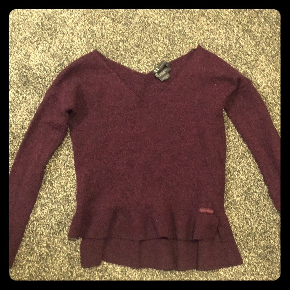 V neck long sleeve shirt